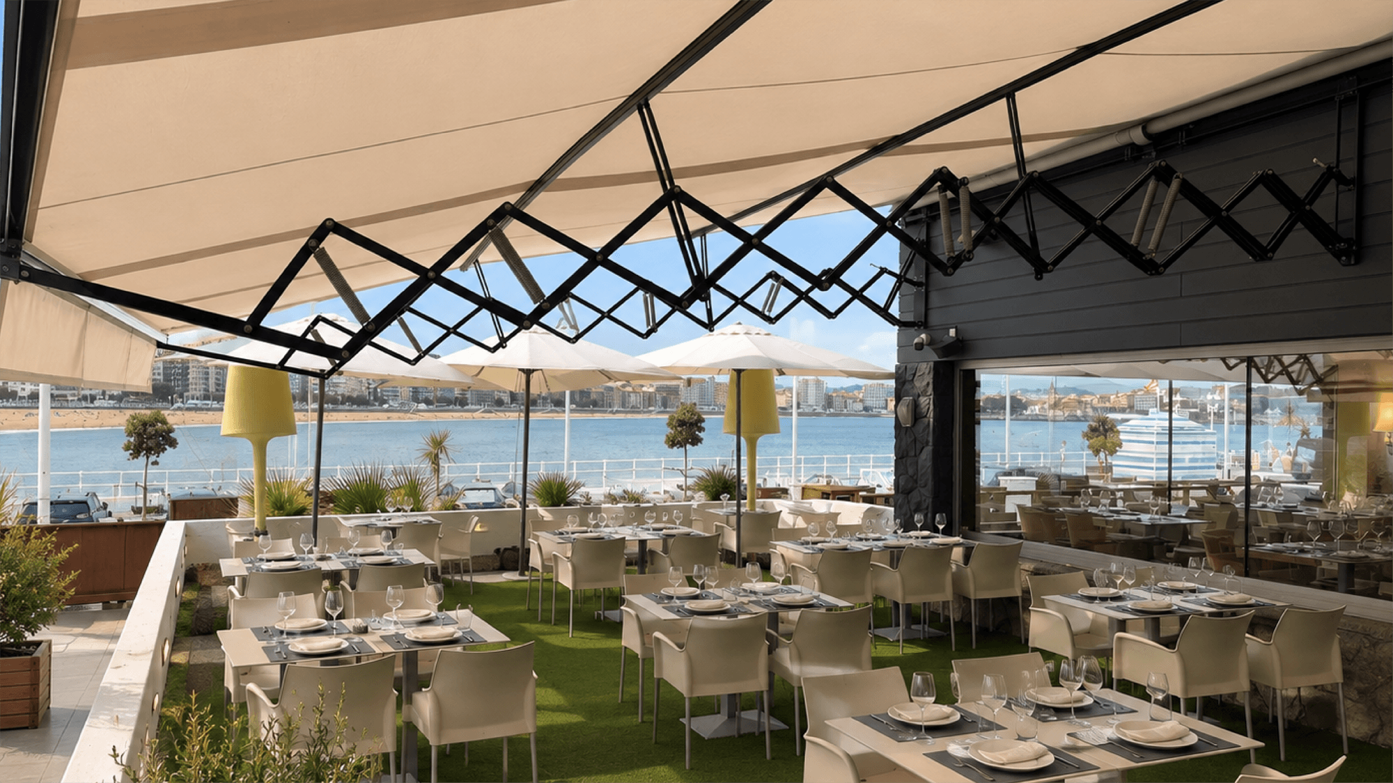 Terraza con toldo brazo extensible instalado